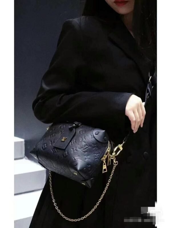 Louis Vuitton Malle Souple Cross bag