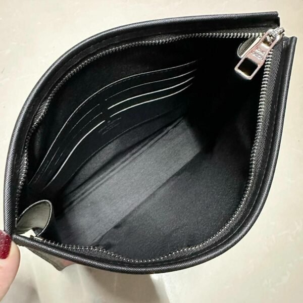 Timeless Beauty: The Hand Bag with Classic Charm