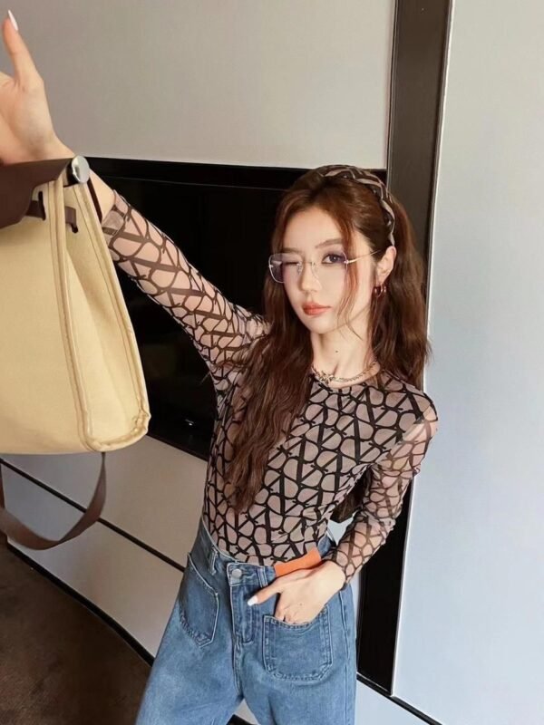 Valentino Sleeve Basic Top: Effortless Elegance
