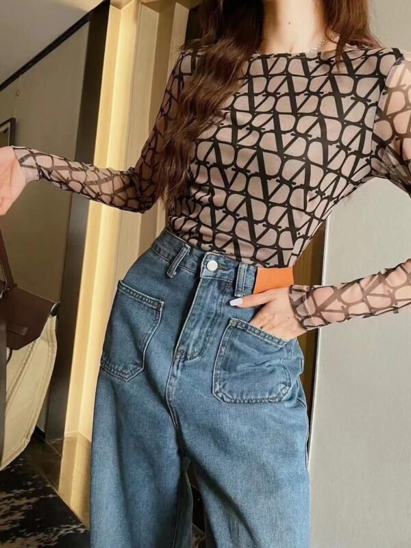 Valentino Sleeve Basic Top: Effortless Elegance