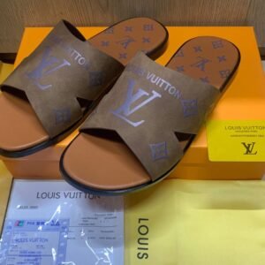 "Louis Vuitton Men's Slippers: Where Luxury Meets Comfort"40020MS