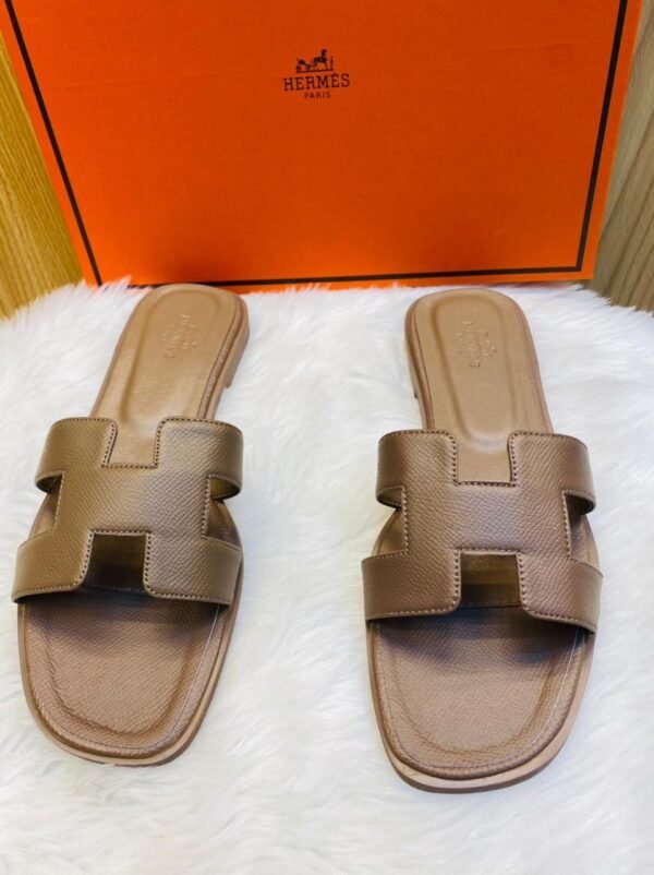Hermes Flat Women's Slippers: Luxury at Your Feet 0549