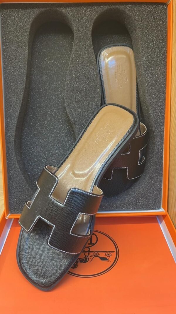 Hermes Flat Women's Slippers: Luxury at Your Feet 0549