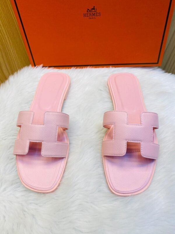 Hermes Flat Women's Slippers: Luxury at Your Feet 0549