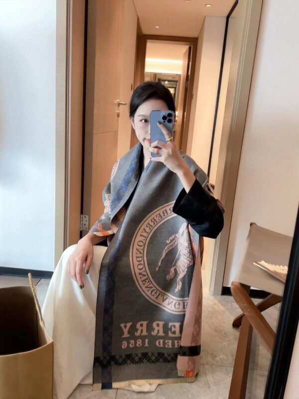 Burberry Wool Scarves: Elegance and Warmth Combined