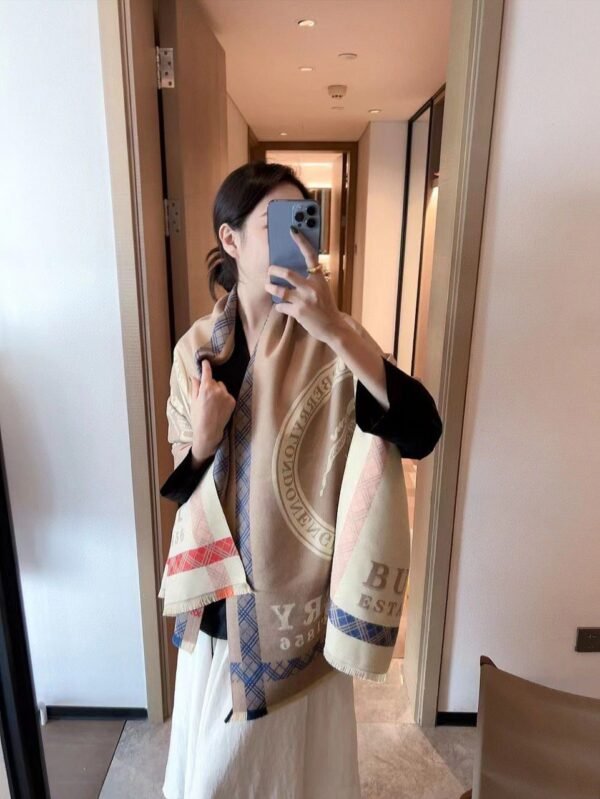 Burberry Wool Scarves: Elegance and Warmth Combined