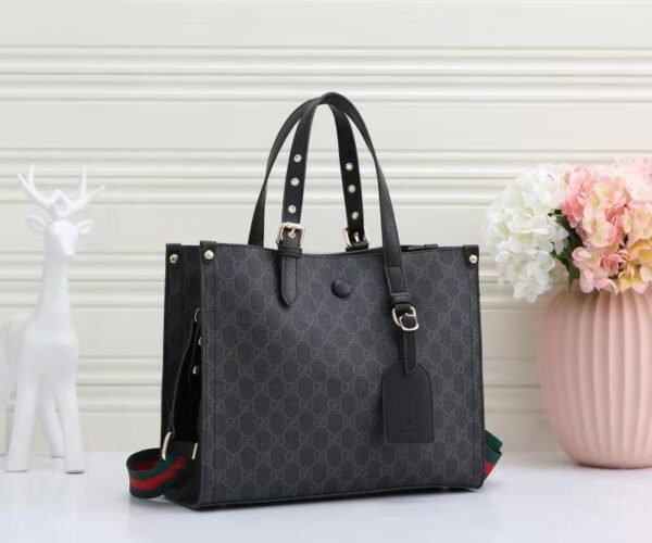 Gucci Glamour: Unveiling the Tote Bag Collection