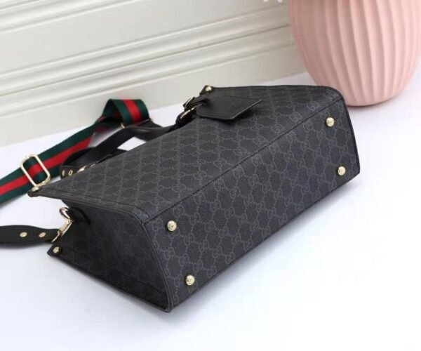 Gucci Glamour: Unveiling the Tote Bag Collection