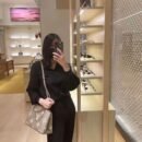 "Chic Simplicity: The LV Beige Handbag - A Masterpiece in 32x22x14 cm