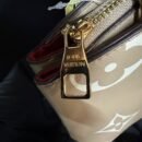 "Chic Simplicity: The LV Beige Handbag - A Masterpiece in 32x22x14 cm