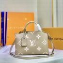 "Chic Simplicity: The LV Beige Handbag - A Masterpiece in 32x22x14 cm