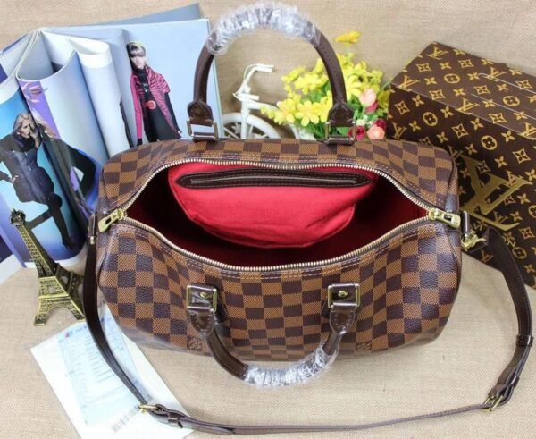 "Timeless Elegance: Louis Vuitton Medium Handbag - 30x20x18 cm"