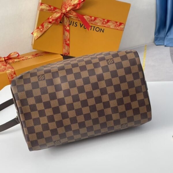 "Timeless Elegance: Louis Vuitton Medium Handbag - 30x20x18 cm"