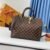 "Timeless Elegance: Louis Vuitton Medium Handbag - 30x20x18 cm" - Square brown