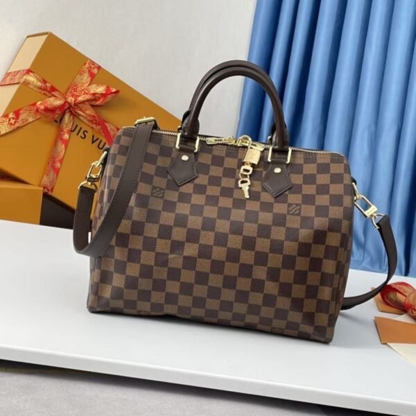 "Timeless Elegance: Louis Vuitton Medium Handbag - 30x20x18 cm"
