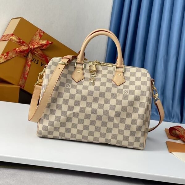 "Timeless Elegance: Louis Vuitton Medium Handbag - 30x20x18 cm"