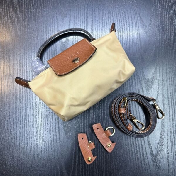 Effortless Style: Longchamp Handbag - Petite Elegance at 20 cm