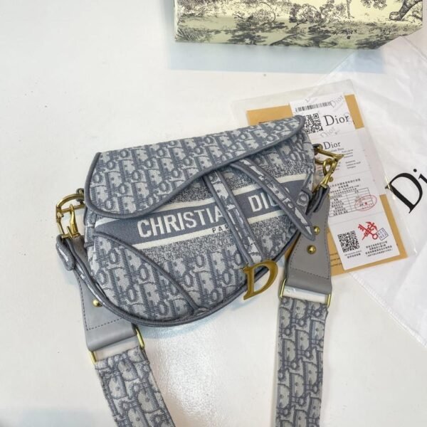 "Dior Delight: Best-Selling Sling Bag - 25x20x6 cm in Original Box"