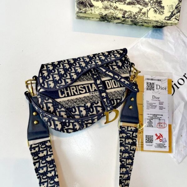 "Dior Delight: Best-Selling Sling Bag - 25x20x6 cm in Original Box"