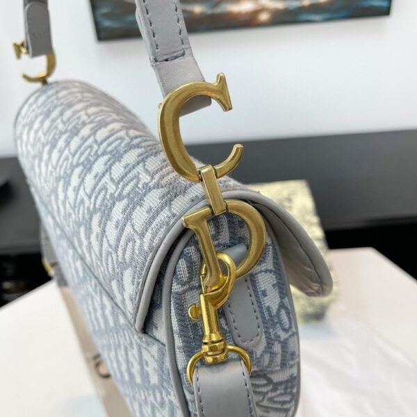 "Dior Delight: Best-Selling Sling Bag - 25x20x6 cm in Original Box"