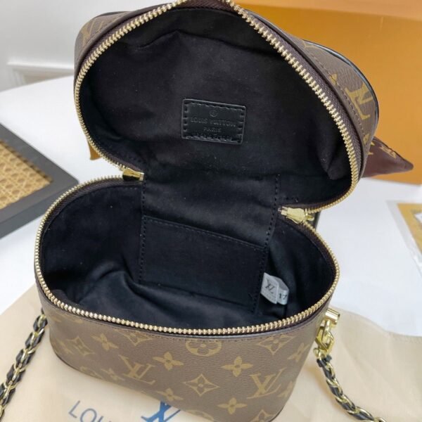 "Chic Companion: Louis Vuitton Handbag - Embrace Iconic Luxury"