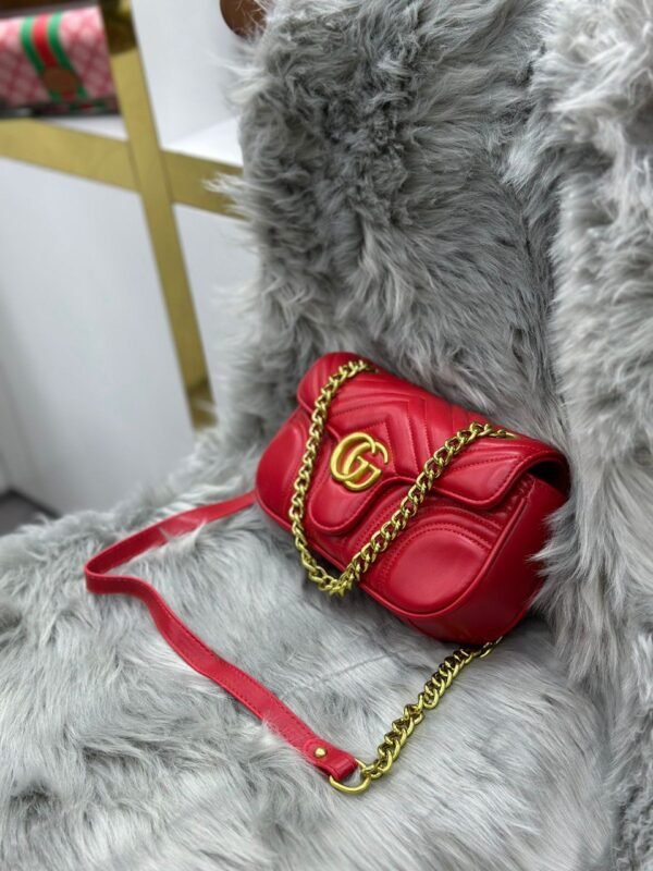 "Gucci Glamour: Best-Selling Sling Bag - Your Icon of Style"