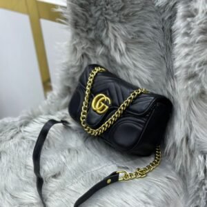 "Gucci Glamour: Best-Selling Sling Bag - Your Icon of Style"