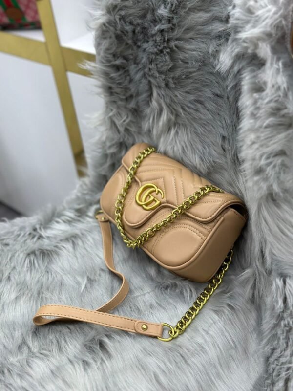 "Gucci Glamour: Best-Selling Sling Bag - Your Icon of Style"
