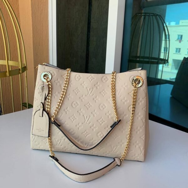 LV Medium Size Bag, a perfect blend of sophistication and style