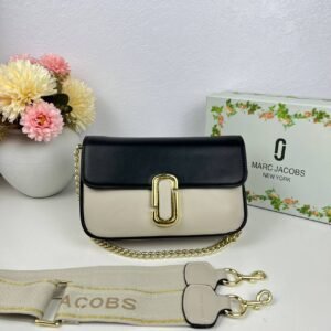 Step into the realm of urban chic with our Marc Jacobs Sling Bag, a stylish companion measuring 24*16*6 cm,