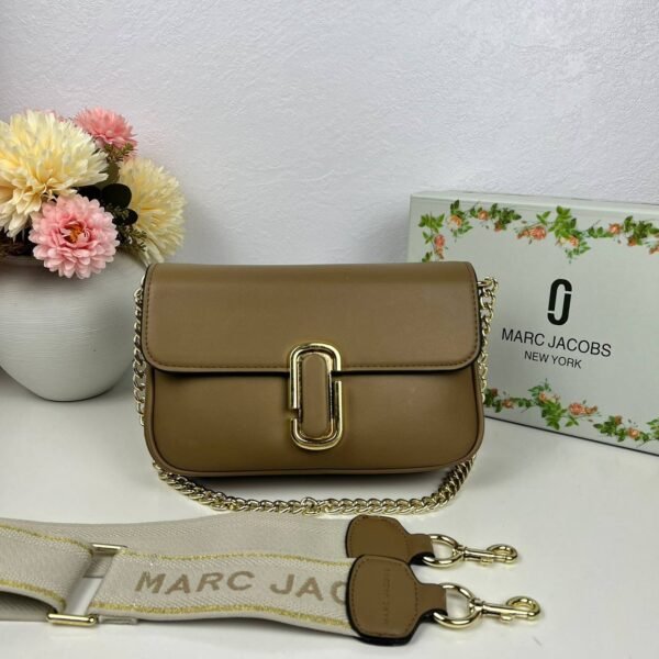 Step into the realm of urban chic with our Marc Jacobs Sling Bag, a stylish companion measuring 24*16*6 cm,