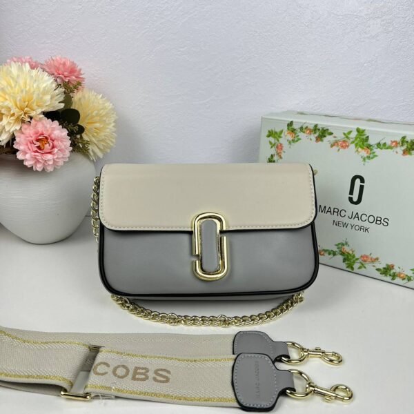 Step into the realm of urban chic with our Marc Jacobs Sling Bag, a stylish companion measuring 24*16*6 cm,