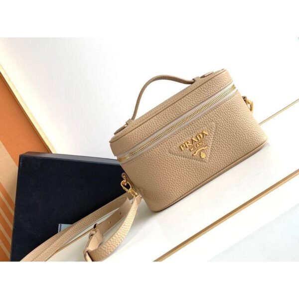 Introducing the epitome of elegance – our Prada Handbag. Crafted with meticulous attention to detail