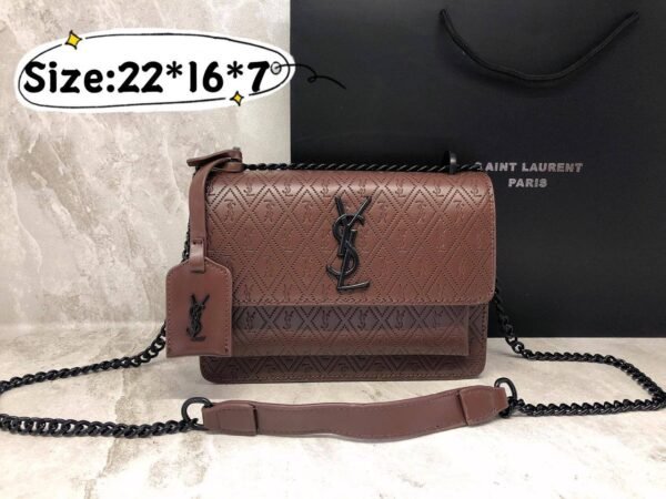 Unveil sophistication with the San Louran Bag! Presented in its original box,  accessory is a blend of style and convenience