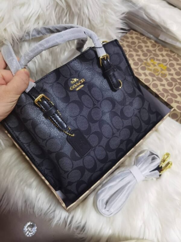 Indulge in luxury with the Coach Tote Bag – a symbol of first-copy craftsmanship. Presented in its exquisite box