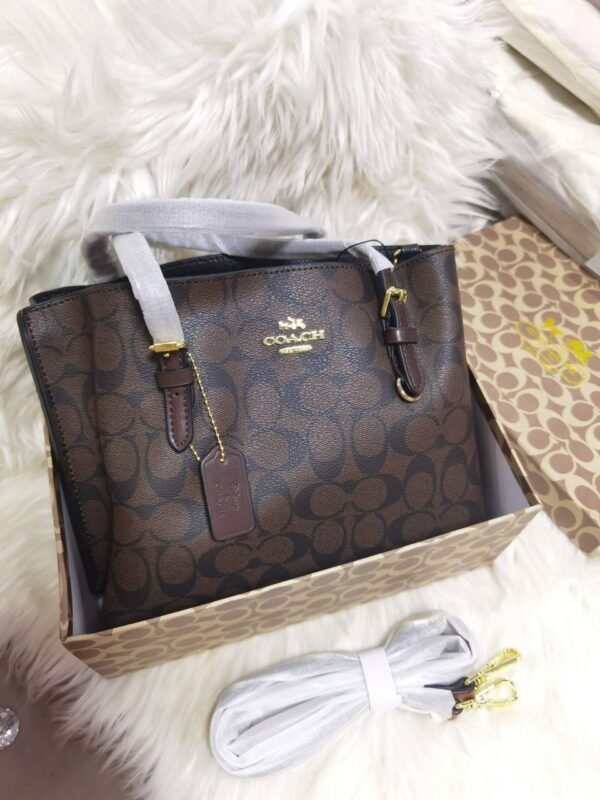 Indulge in luxury with the Coach Tote Bag – a symbol of first-copy craftsmanship. Presented in its exquisite box