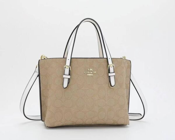 Indulge in luxury with the Coach Tote Bag – a symbol of first-copy craftsmanship. Presented in its exquisite box