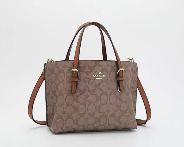 Indulge in luxury with the Coach Tote Bag – a symbol of first-copy craftsmanship. Presented in its exquisite box