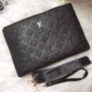 our exquisite clutch bag. With dimensions of 28 x 18.5 cm, it's compact yet spacious enough to hold your essentials with ease.