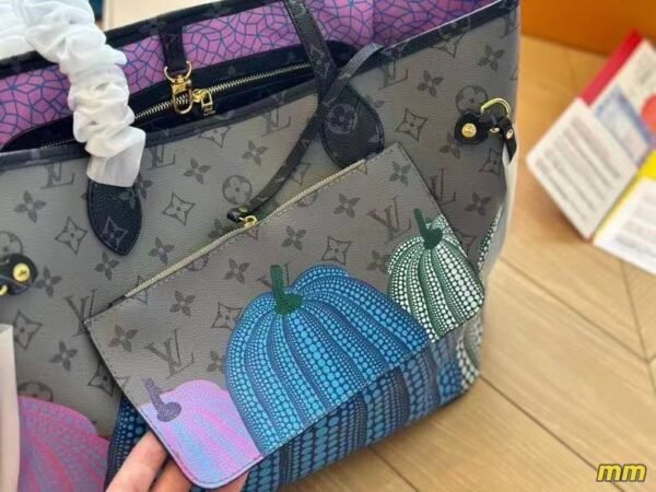 the First Copy Louis Vuitton Neverfull tote bag. With dimensions measuring 45 x 30 cm
