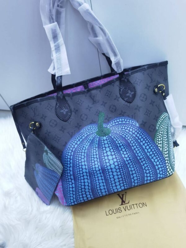 the First Copy Louis Vuitton Neverfull tote bag. With dimensions measuring 45 x 30 cm