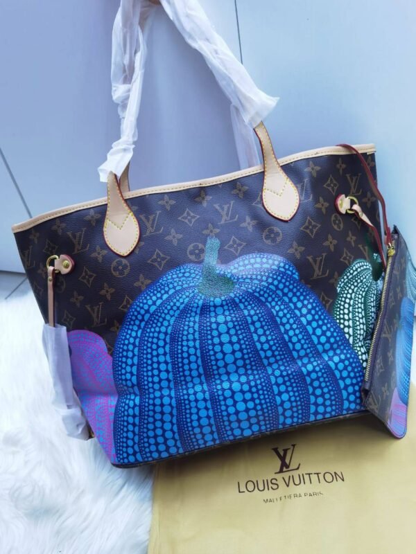 the First Copy Louis Vuitton Neverfull tote bag. With dimensions measuring 45 x 30 cm