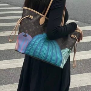 the First Copy Louis Vuitton Neverfull tote bag. With dimensions measuring 45 x 30 cm