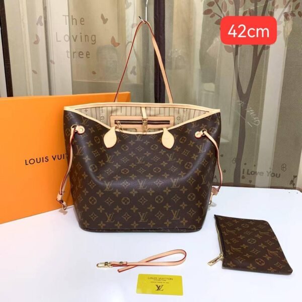 the iconic Neverfull bag by Louis Vuitton, presented in its original box and boasting a generous size of 42 cm