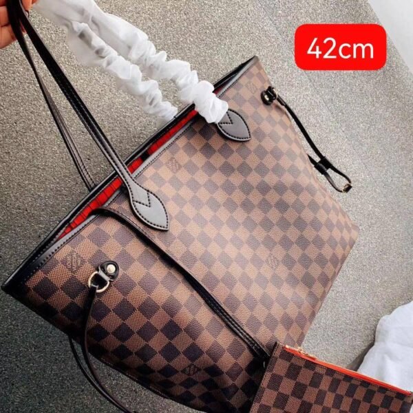 the iconic Neverfull bag by Louis Vuitton, presented in its original box and boasting a generous size of 42 cm
