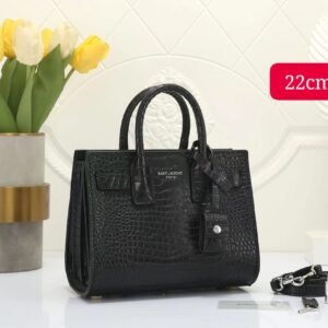 Saint Laurent handbag. With a compact size of 22 cm, this handbag seamlessly combines style and functionality