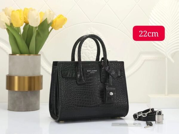 Saint Laurent handbag. With a compact size of 22 cm, this handbag seamlessly combines style and functionality