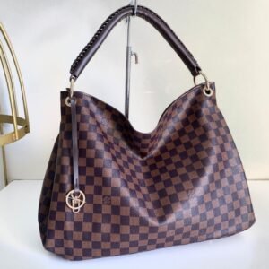 Louis Vuitton Shoulder Bag, a perfect blend of luxury and practicality. Measuring a generous 42 cm, this bag offers ample space for all your essentials