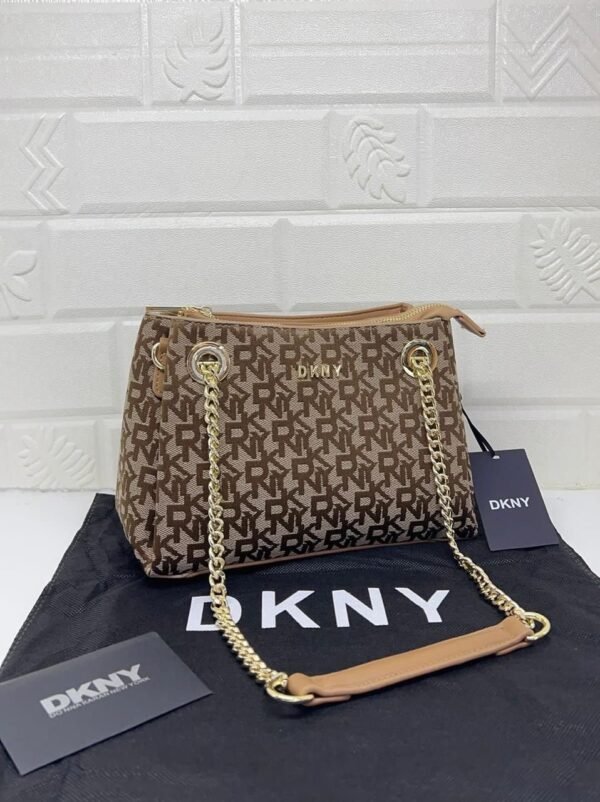 DKNY Sling Bag, a stylish blend of sophistication and practicality 25 x 17 x 10 cm and packaged in its original box
