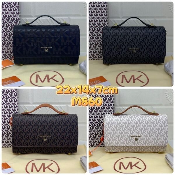 Michael Kors Handbag, a timeless blend of luxury and practicality. 22 x 14 x 7 cm and accompanied by its original box, this handbag combines compact elegance